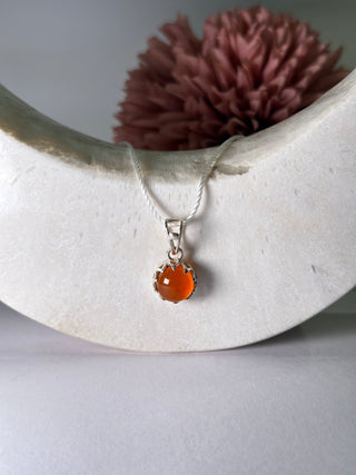 Multiply Opportunity Carnelian - Boosts your physical energy, vitality and strengthens your courage and stamina.